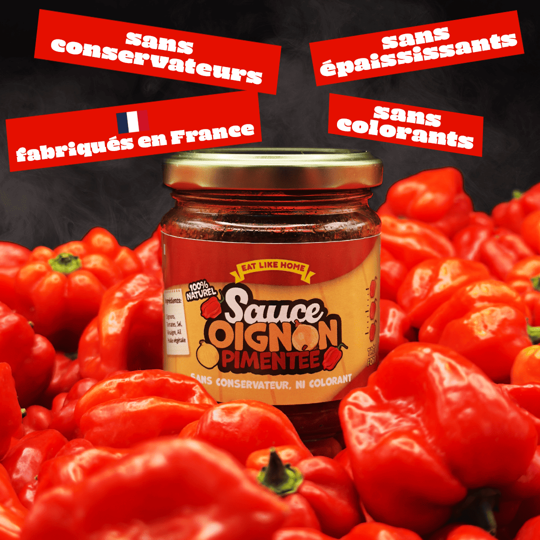 La Sauce Oignon Pimentée 170g vue de face sur des piments