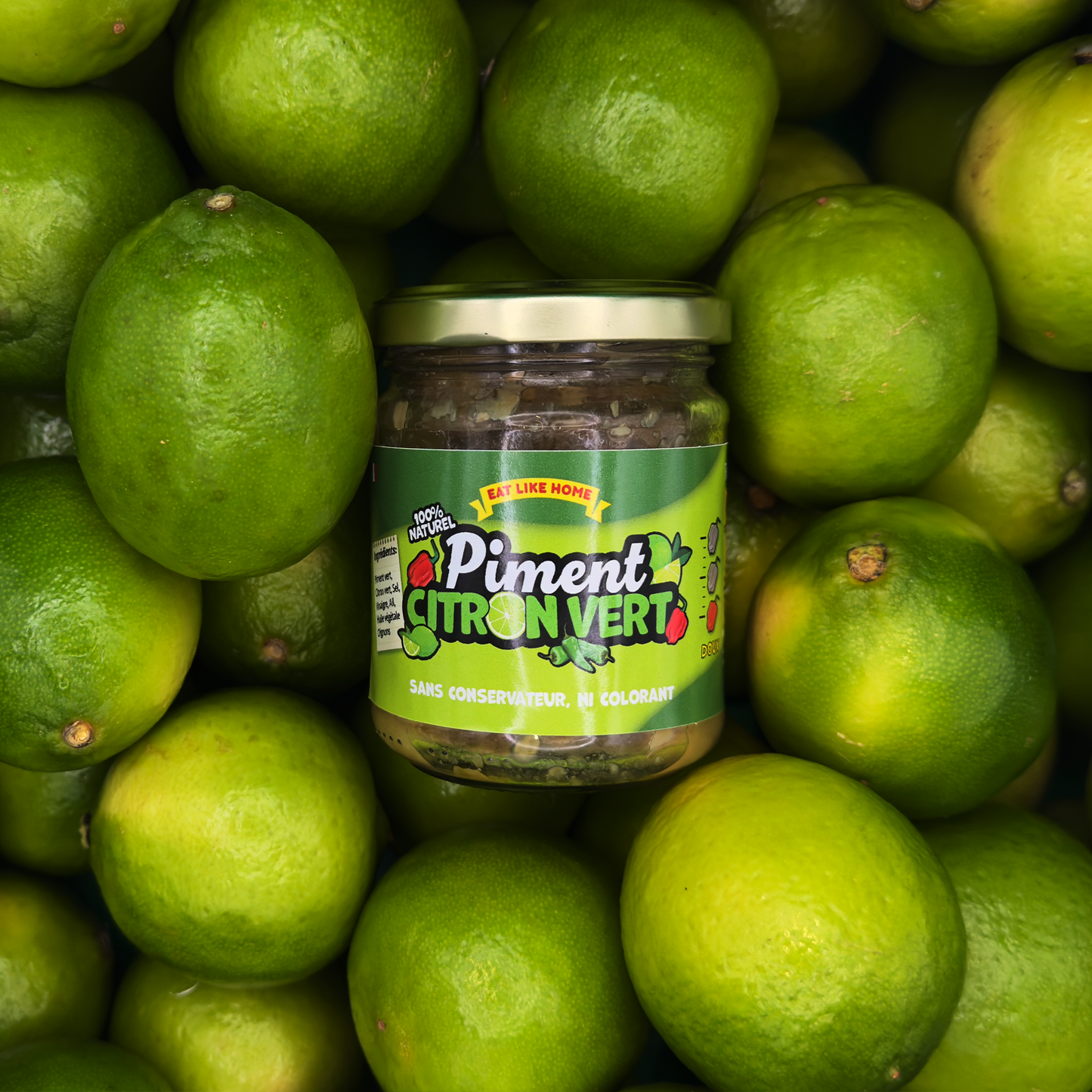 Le piment Citron Vert 170G vue de face sur des citrons verts 2